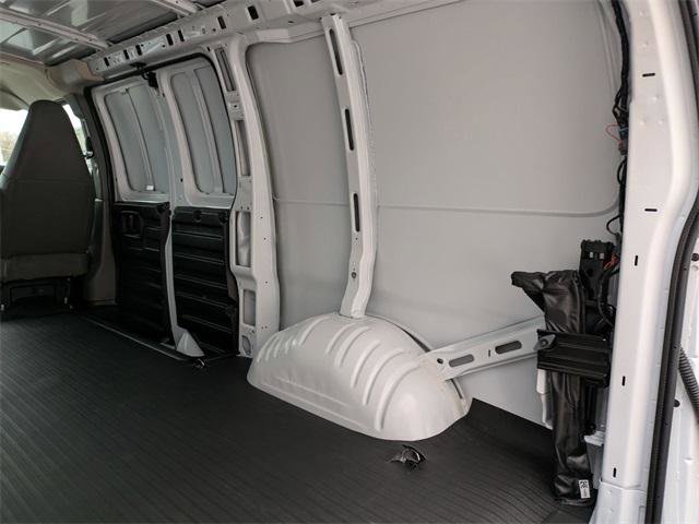 New 2025 Chevrolet Express 3500 w/ Driver Convenience Package image 21
