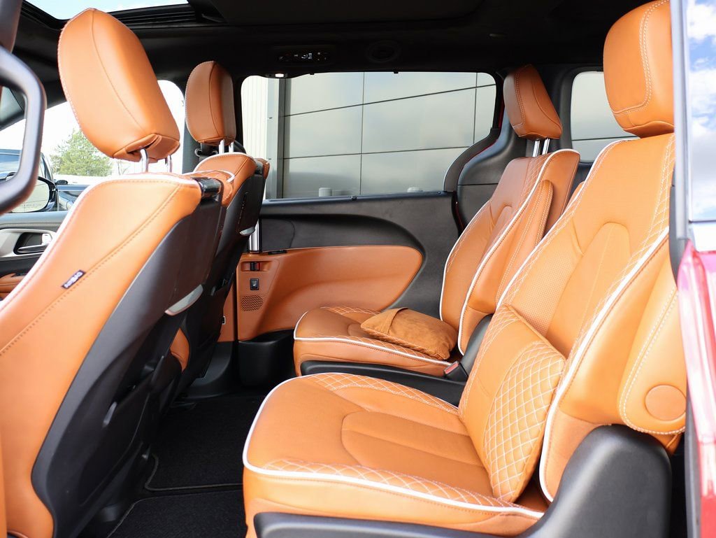 New 2026 Chrysler Pacifica Pinnacle image 17