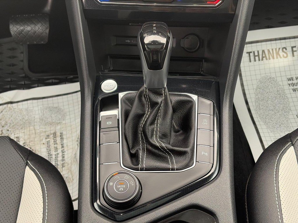 Certified 2025 Volkswagen Taos SEL AWD/4WD image 16