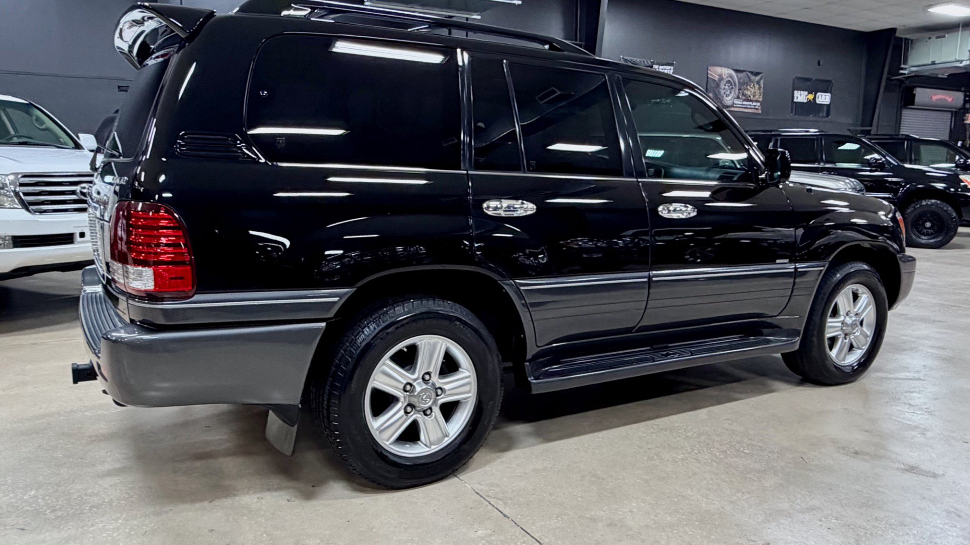 Used 2007 Lexus LX 470 4WD w/ Limited Edition image 11