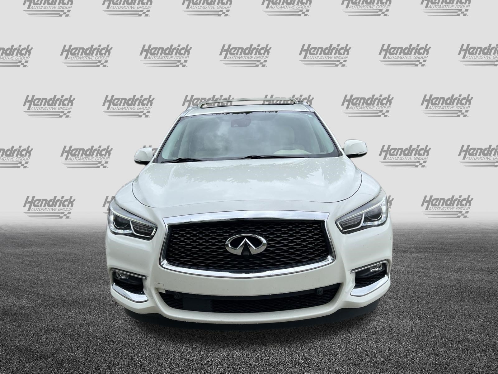 Used 2019 INFINITI QX60 Luxe w/ Sensory Package FWD image 3