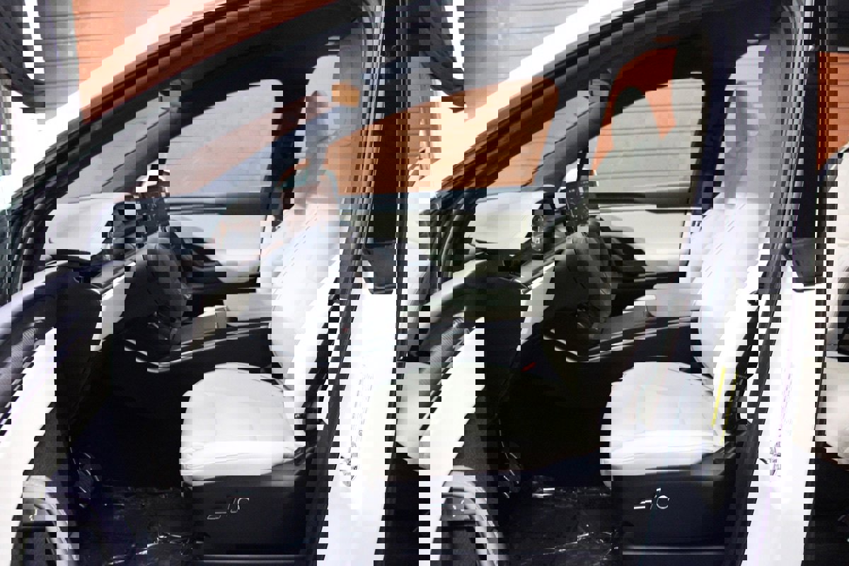 Used 2022 Tesla Model X Plaid image 27