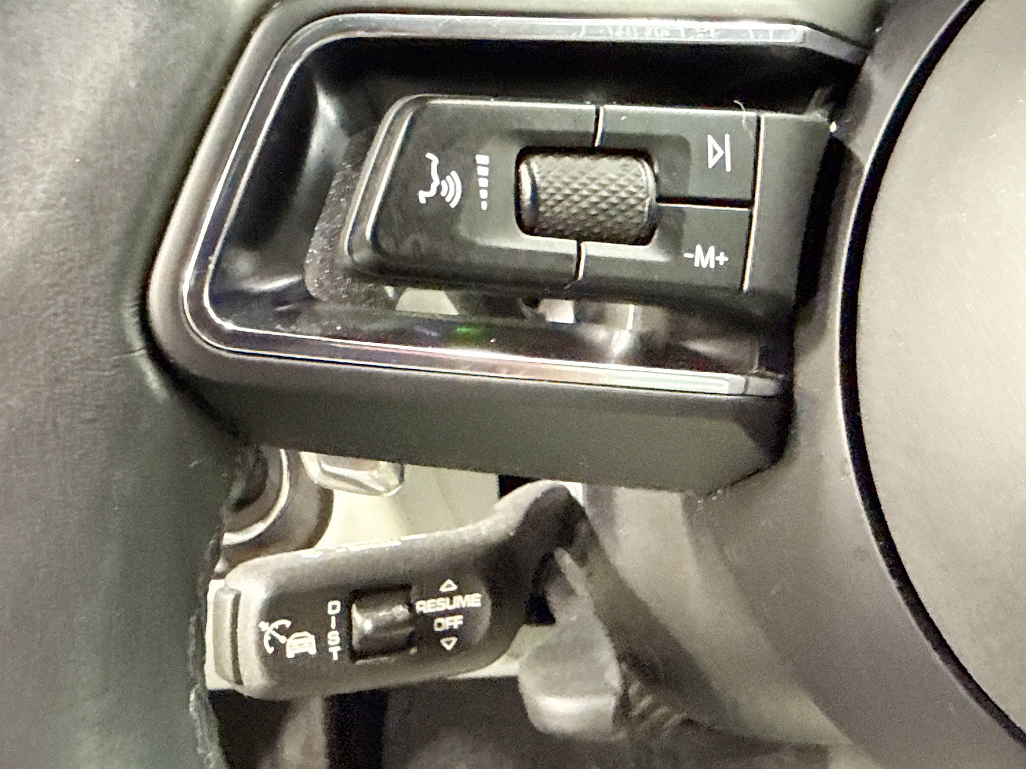 Certified 2023 Porsche Macan AWD/4WD image 36