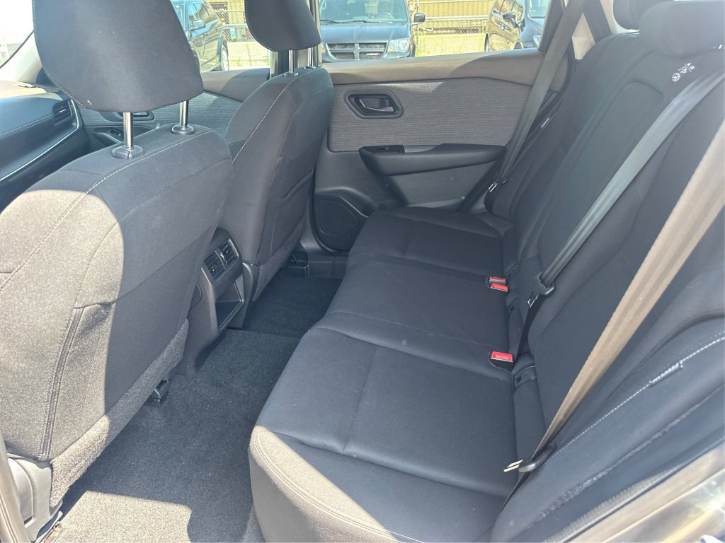 Used 2023 Nissan Rogue S image 14