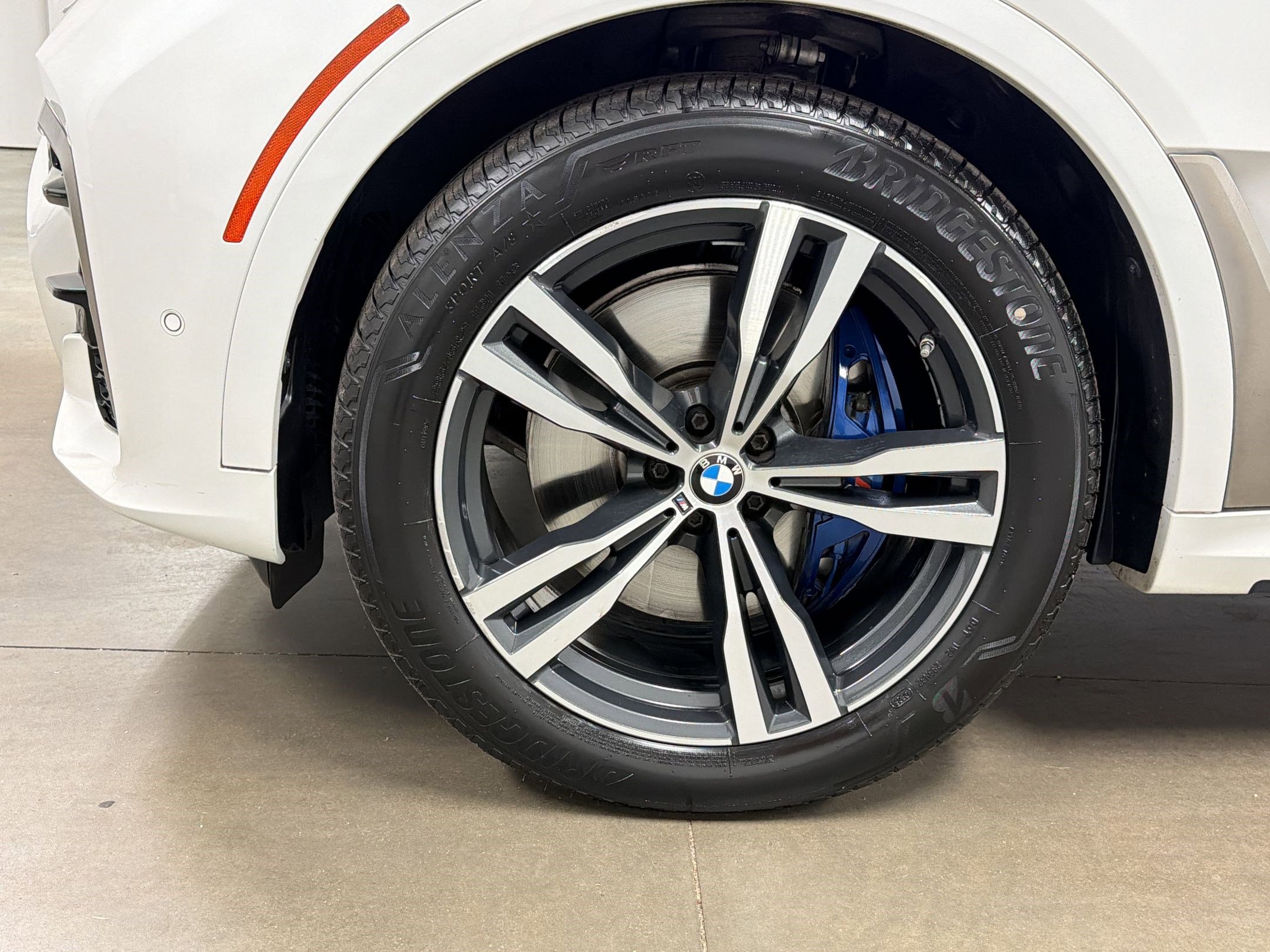 Used 2021 BMW X7 M50i w/ Dynamic Handling Package AWD/4WD image 10