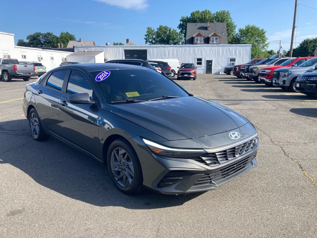 Used 2024 Hyundai Elantra SEL FWD image 1