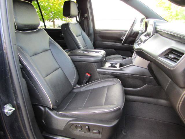 Used 2023 GMC Yukon XL SLT w/ SLT Luxury Package AWD/4WD image 15