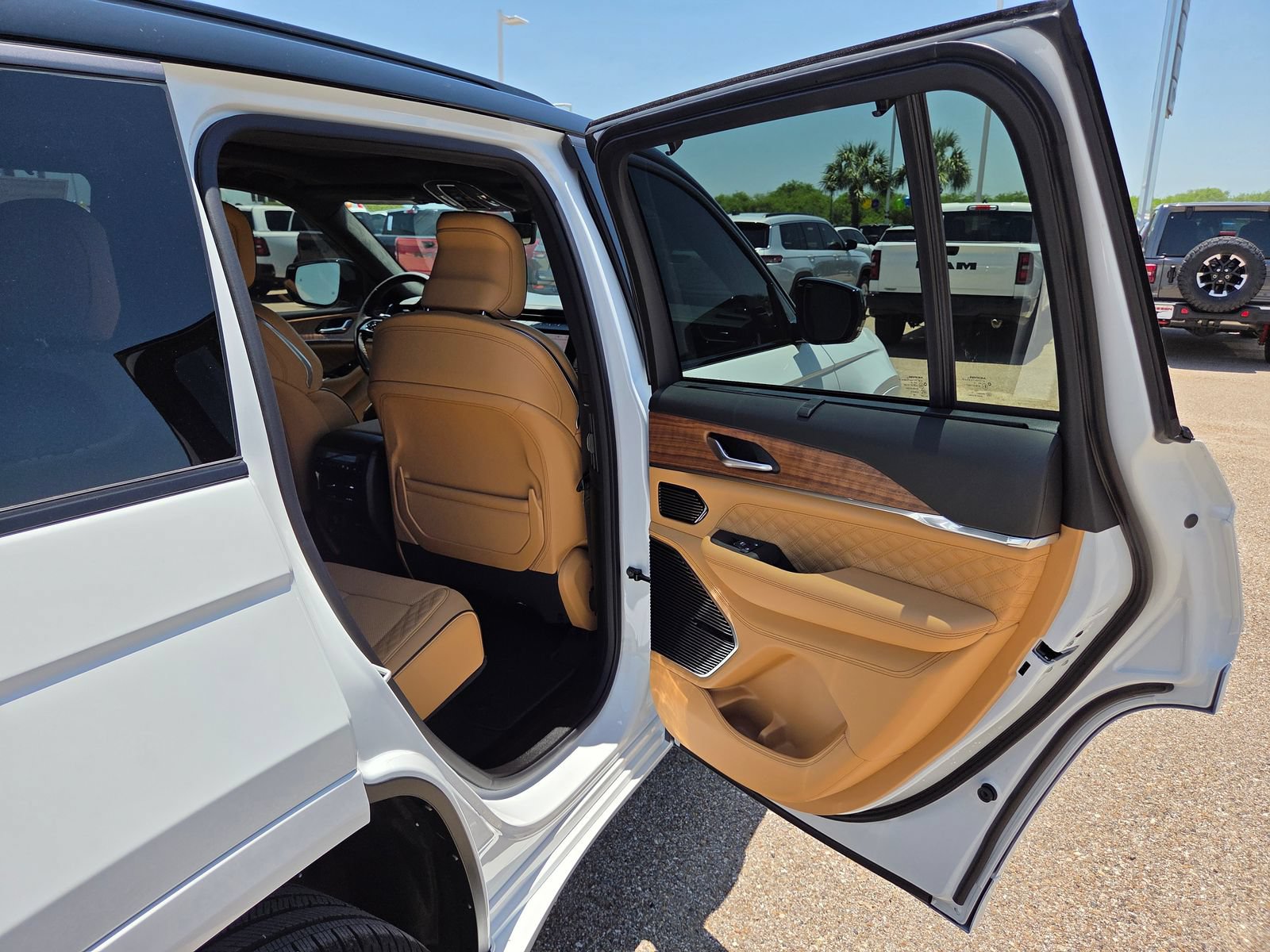 New 2026 Jeep Grand Cherokee Summit AWD/4WD image 16