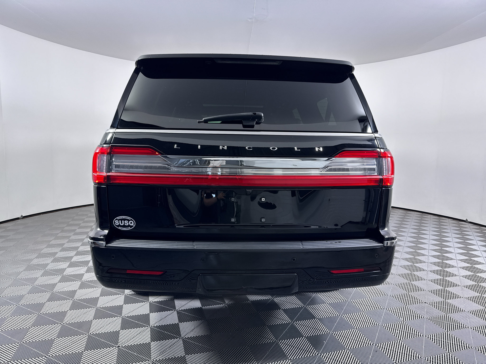 Used 2018 Lincoln Navigator L Select AWD/4WD image 11