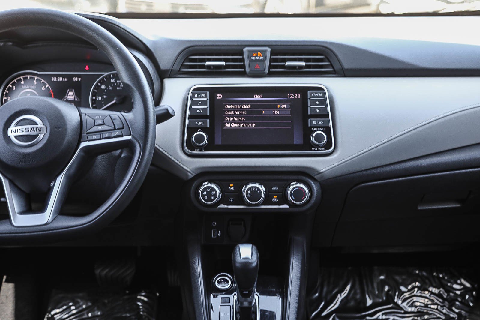 Used 2021 Nissan Versa SV FWD image 13