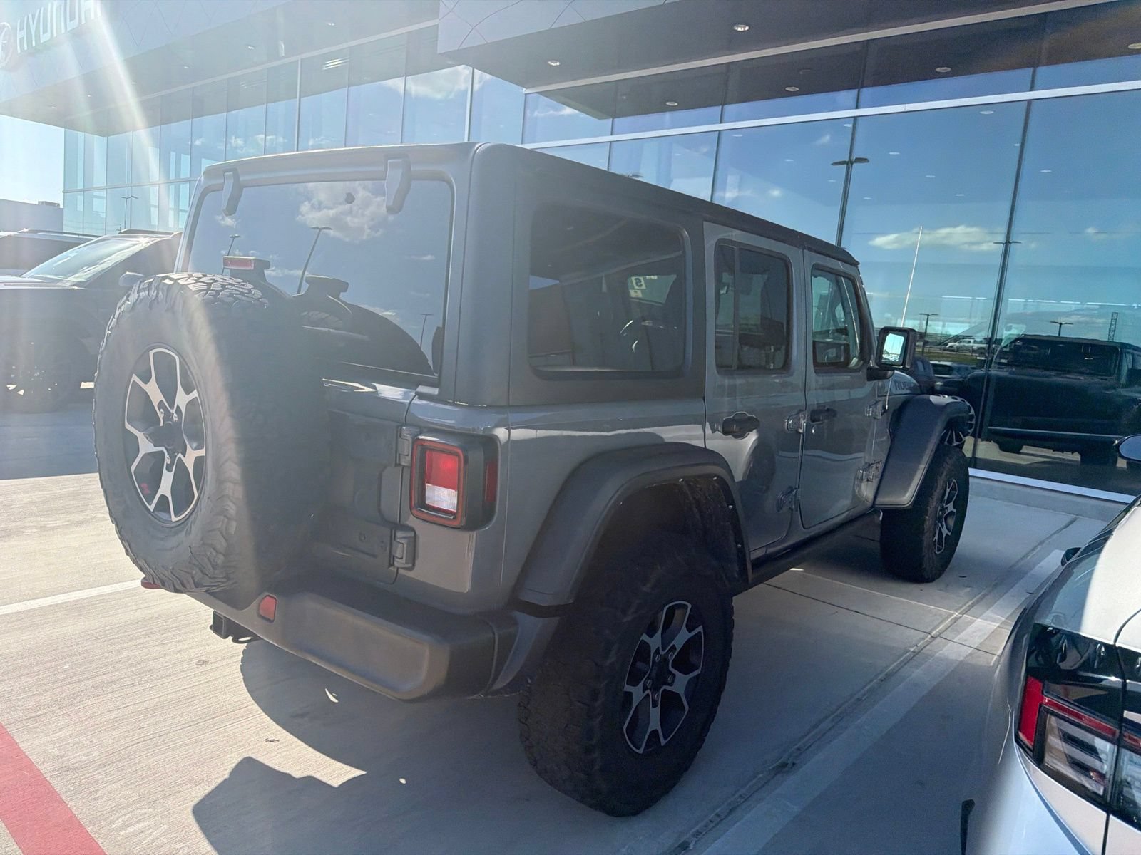 Used 2021 Jeep Wrangler Unlimited Rubicon w/ Dual Top Group AWD/4WD image 4
