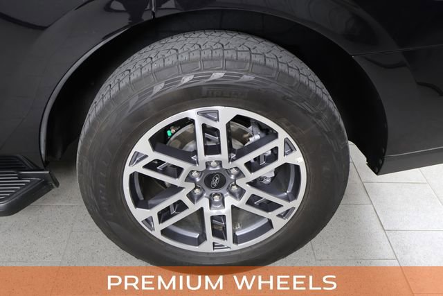 Used 2025 Ford Expedition Active image 11