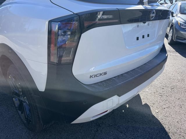 New 2026 Nissan Kicks SR FWD image 10