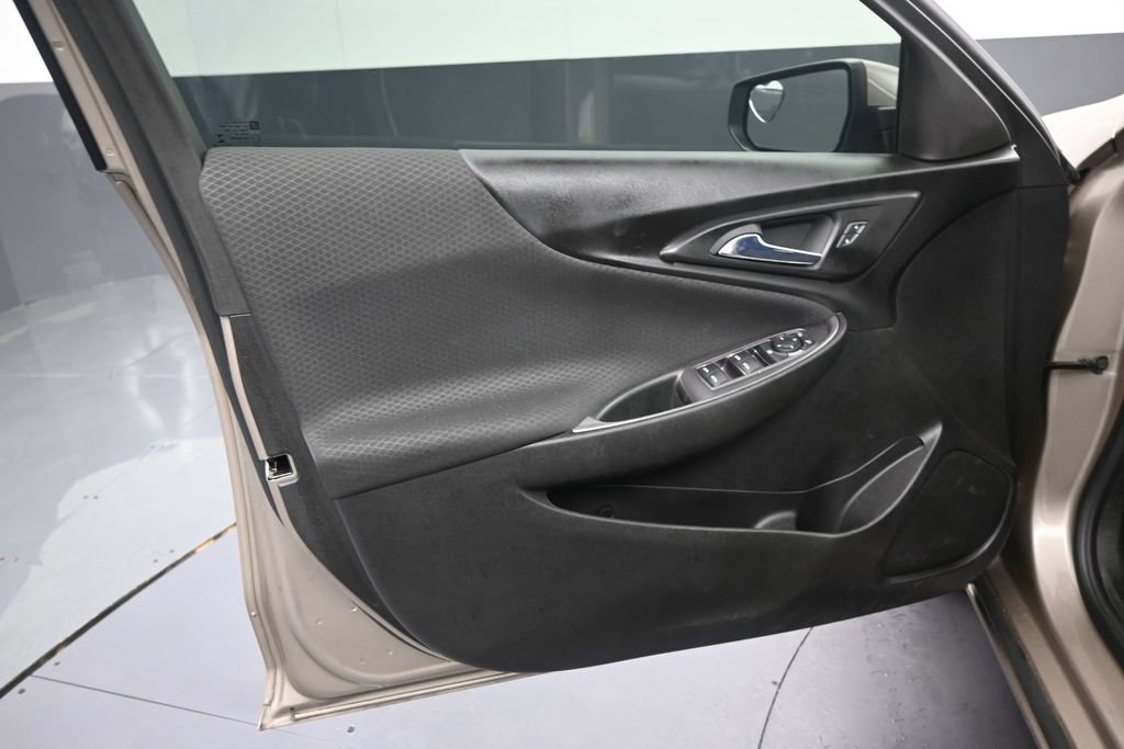 Used 2022 Chevrolet Malibu RS FWD image 11