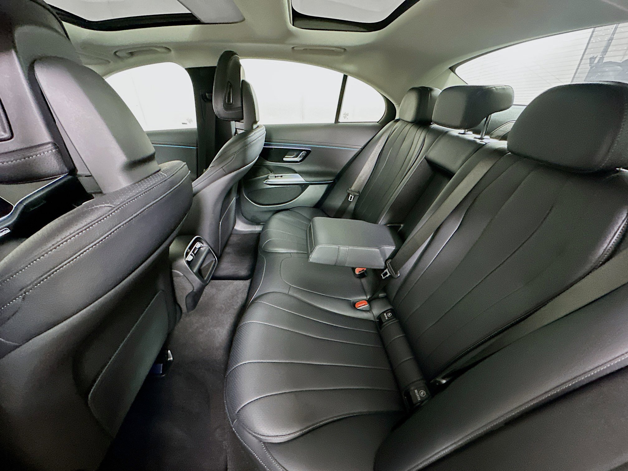 Used 2025 Mercedes-Benz E 350 Sedan image 28