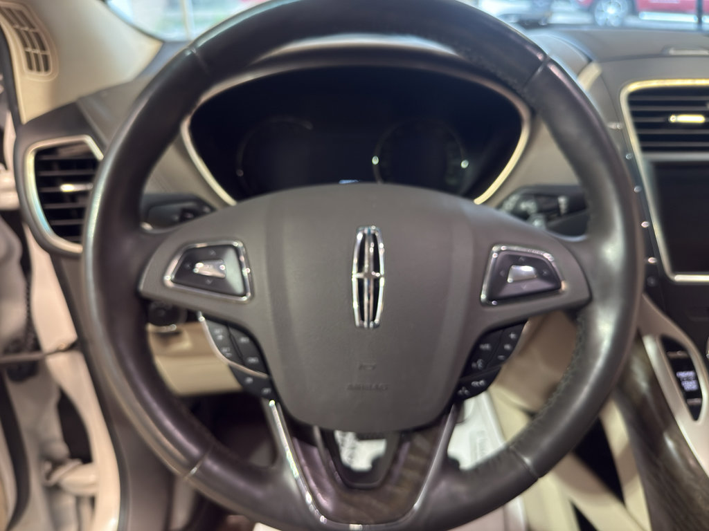 Used 2017 Lincoln MKX Reserve AWD/4WD image 16
