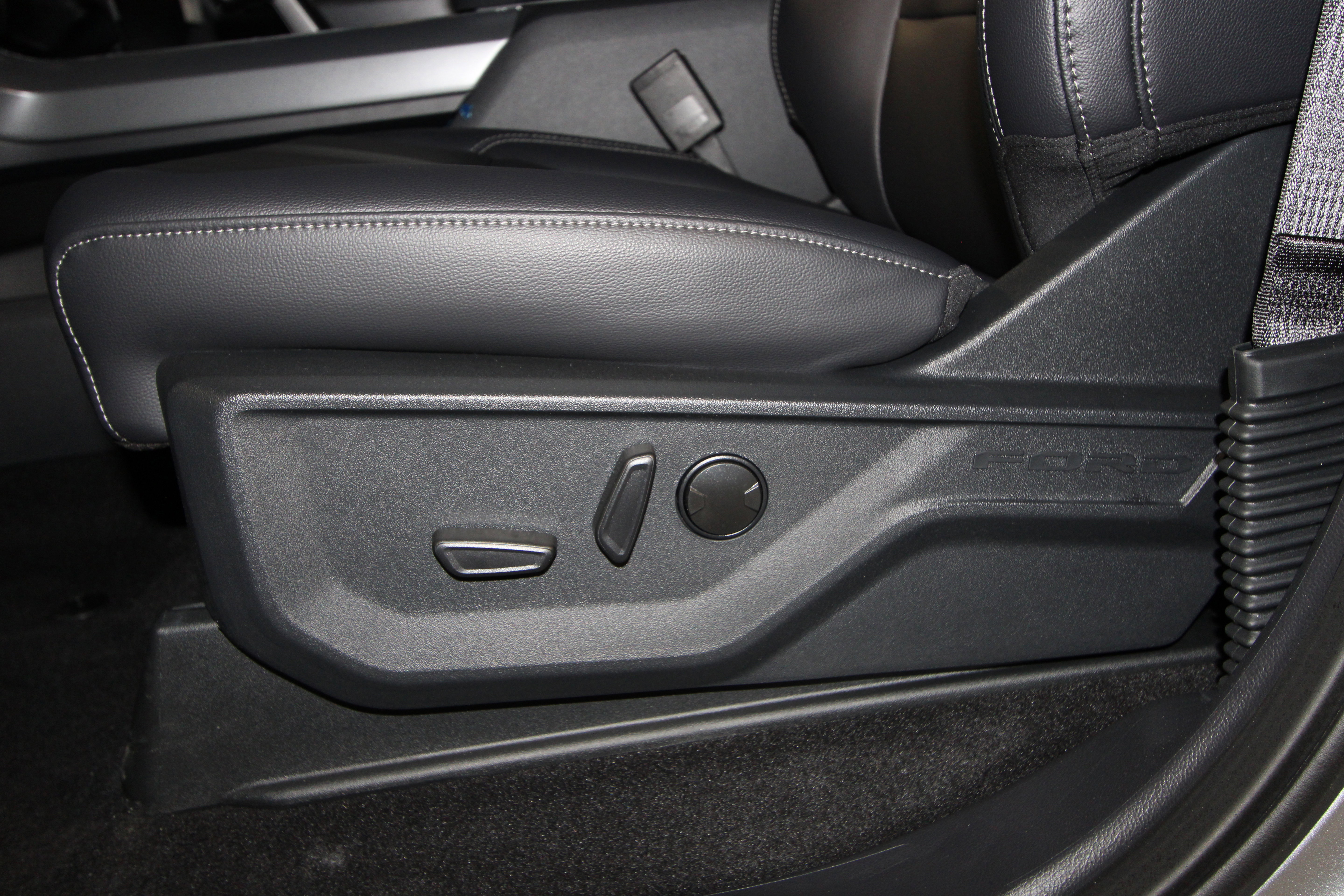 New 2025 Ford F150 XLT w/ Equipment Group 303A High image 6