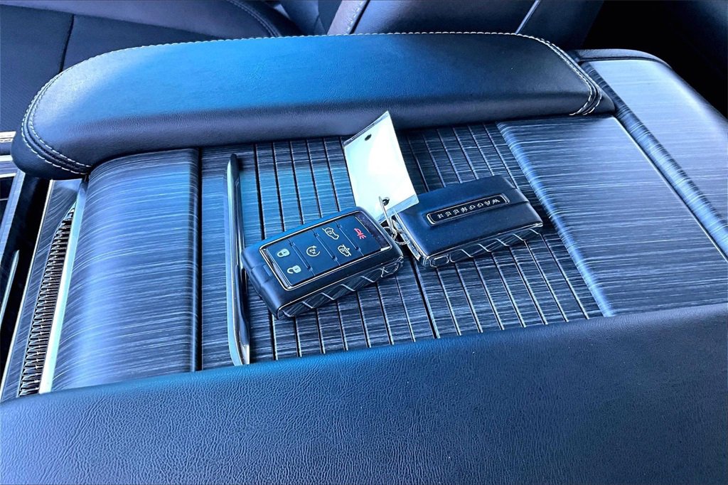 Used 2023 Jeep Wagoneer Series III w/ Premium Group I image 10