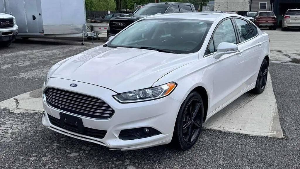 Used 2016 Ford Fusion SE FWD image 2