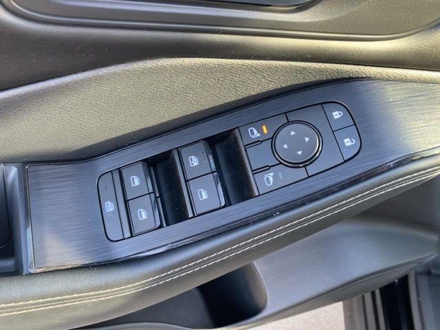 Used 2023 Nissan Rogue SV w/ SV Premium B Package image 11