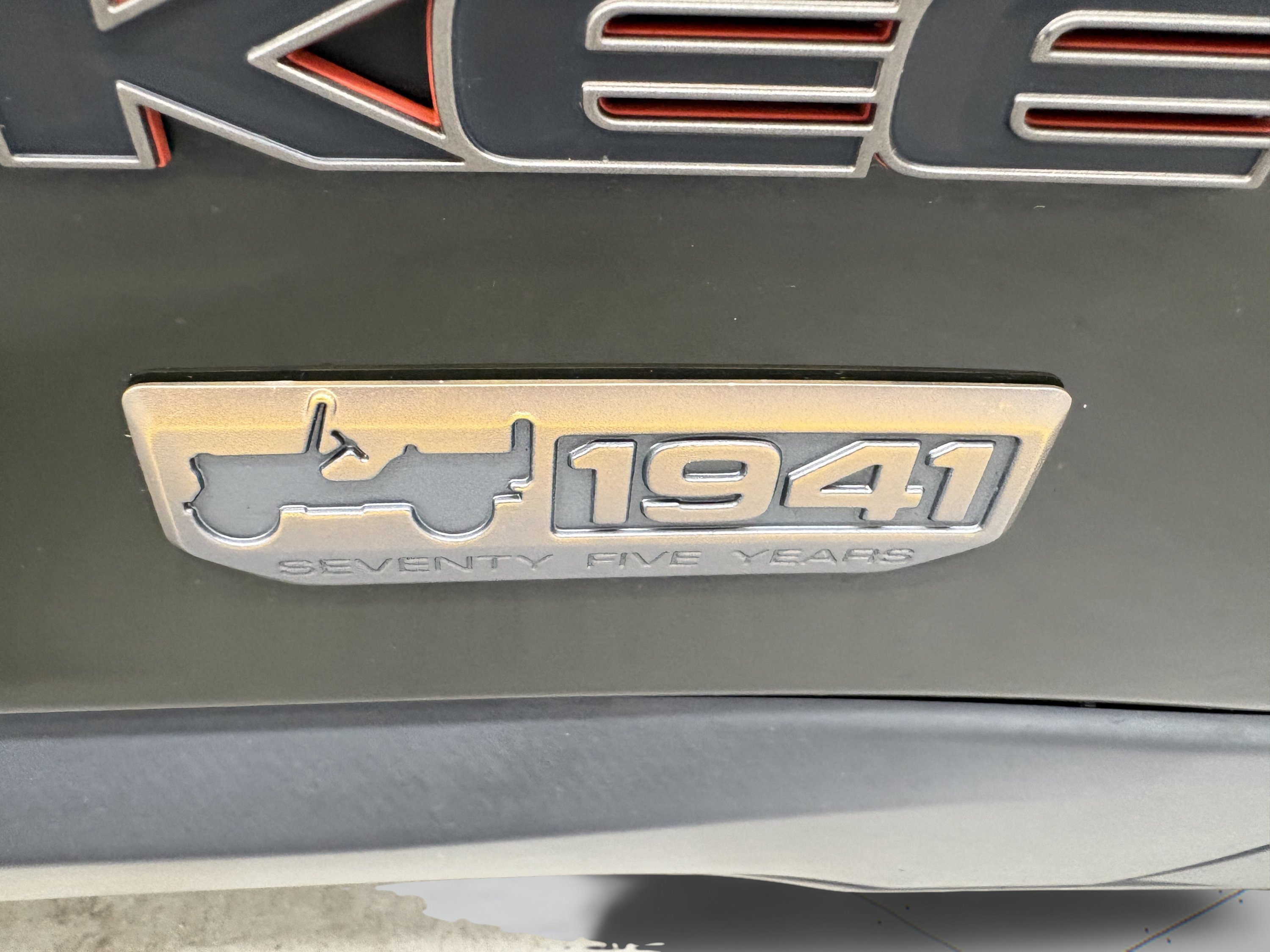 Used 2017 Jeep Cherokee Latitude w/ Cold Weather Group AWD/4WD image 26