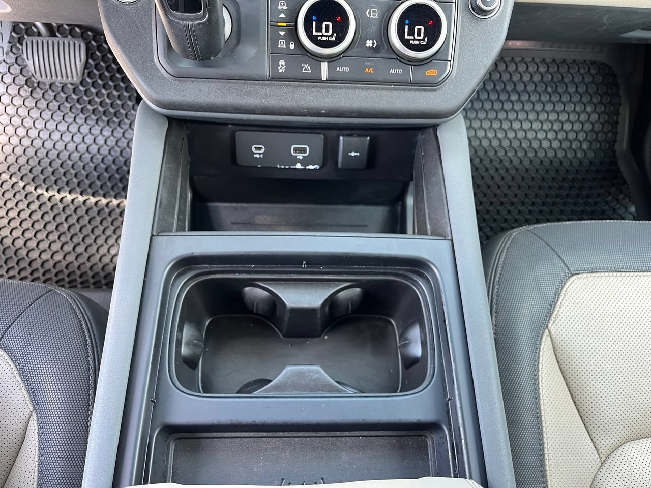 Used 2023 Land Rover Defender 110 X-Dynamic SE AWD/4WD image 27