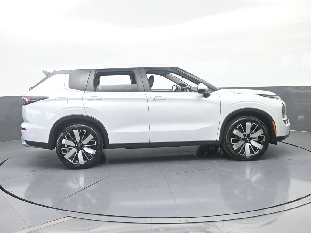 New 2026 Mitsubishi Outlander SE FWD image 7