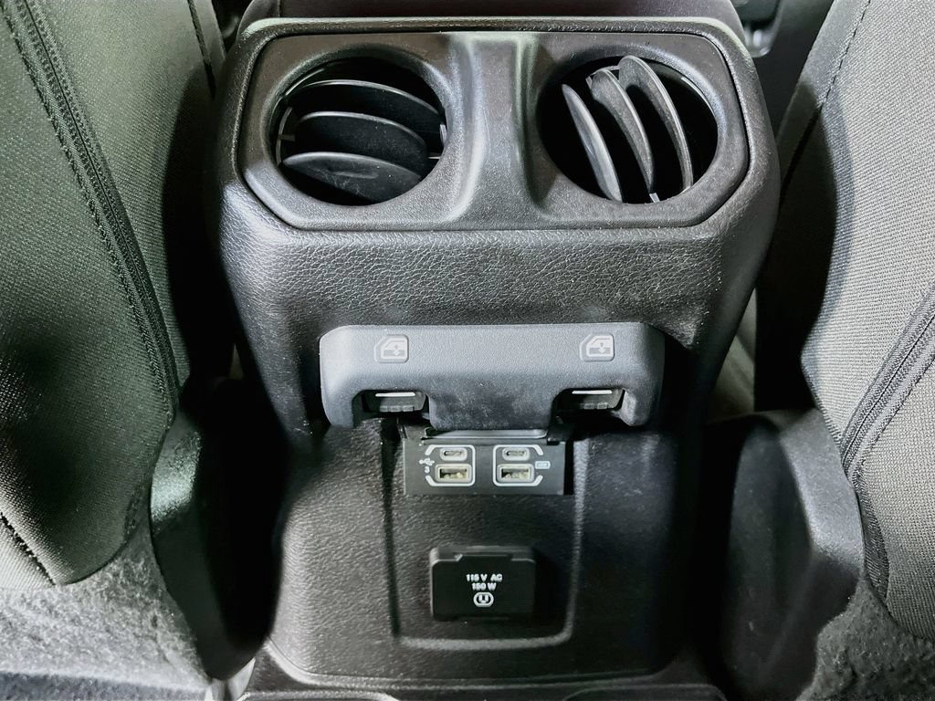 Used 2020 Jeep Wrangler Unlimited Sahara AWD/4WD image 33