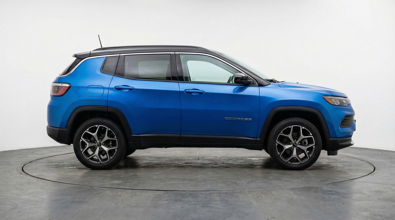 Used 2025 Jeep Compass Limited AWD/4WD image 11