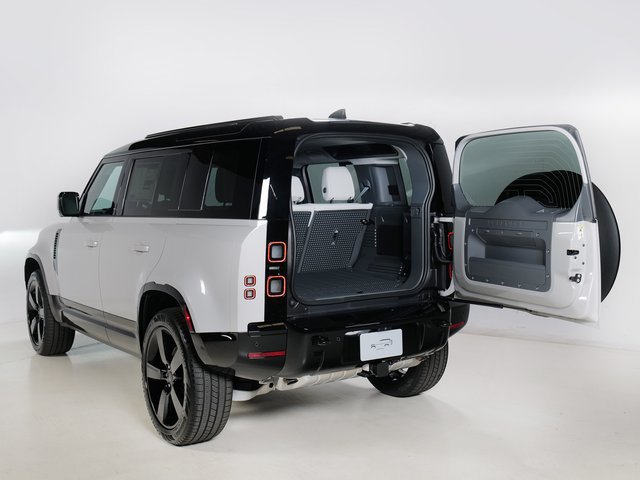 New 2026 Land Rover Defender 110 X-Dynamic SE AWD/4WD image 30