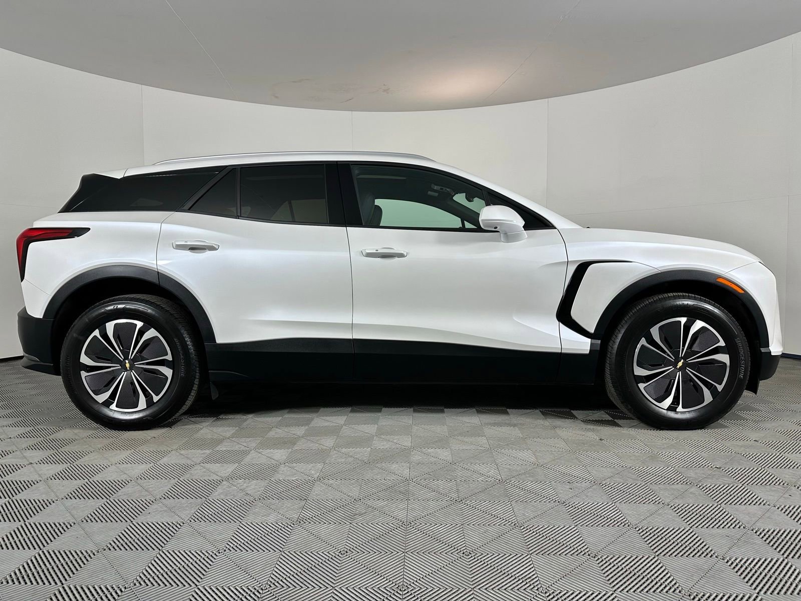 Used 2024 Chevrolet Blazer EV LT image 29