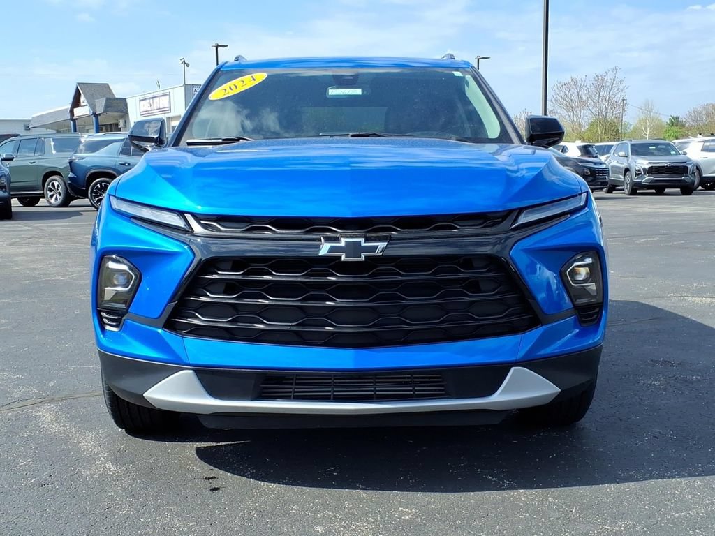 Used 2024 Chevrolet Blazer LT w/ Convenience Package AWD/4WD image 2