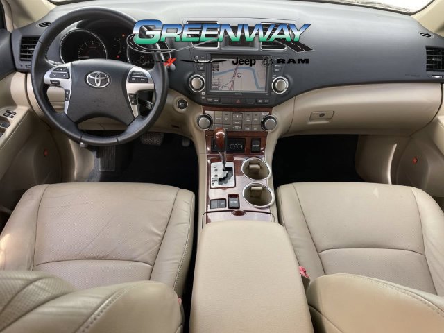 Used 2012 Toyota Highlander Limited w/ Tow Pkg FWD image 11