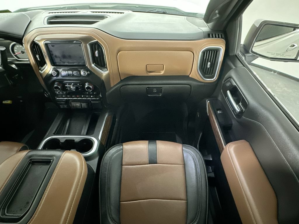Used 2022 Chevrolet Silverado 1500 High Country w/ Technology Package AWD/4WD image 11