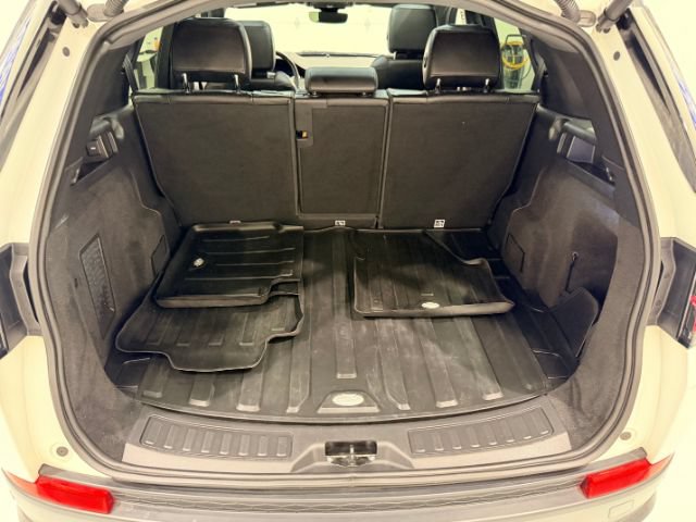 Used 2020 Land Rover Discovery Sport SE AWD/4WD image 31