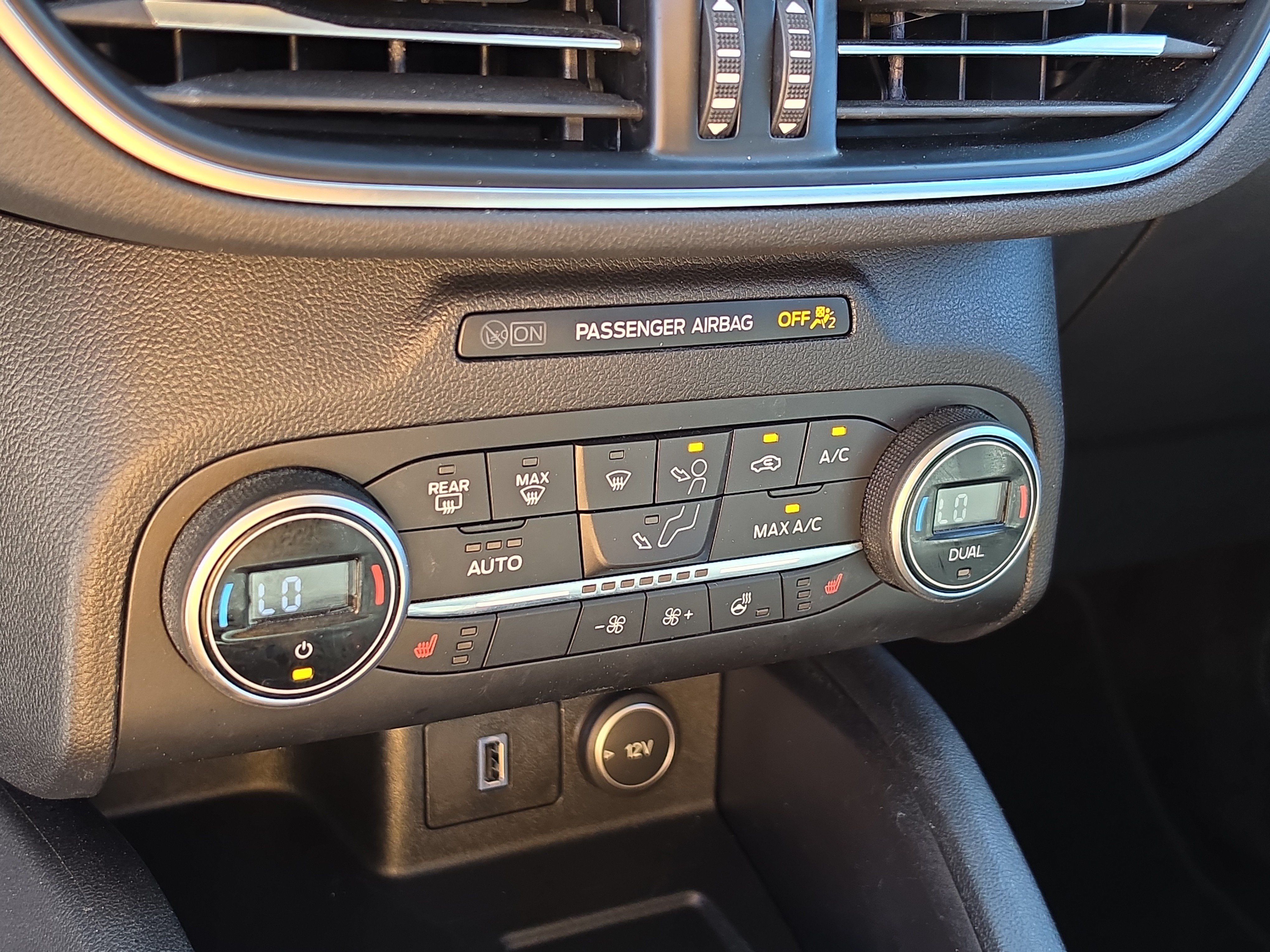Used 2020 Ford Escape Titanium FWD image 26
