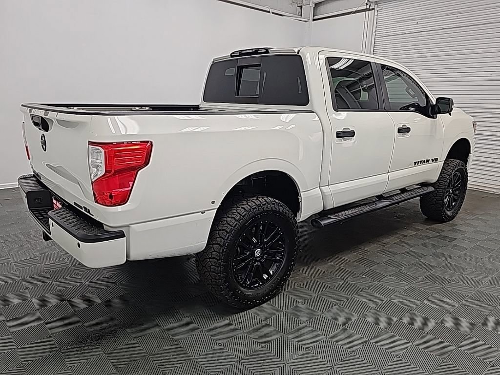 Used 2018 Nissan Titan SL w/ Midnight Edition image 8