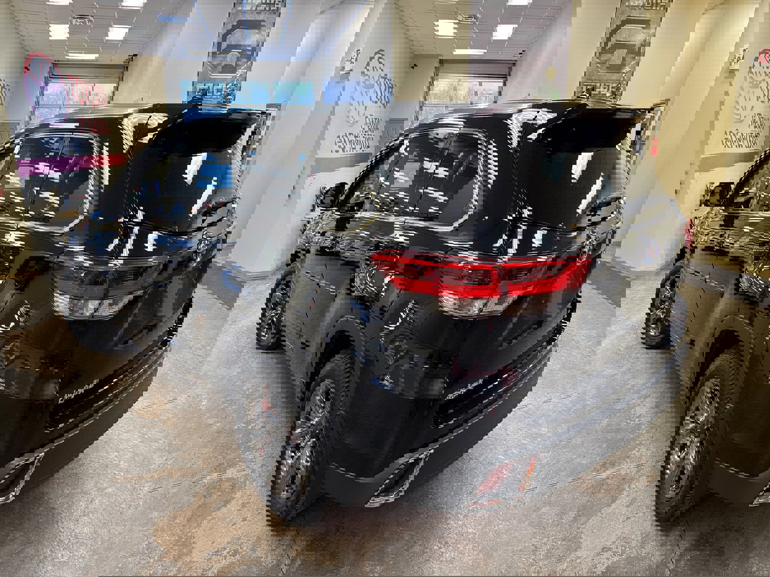 Used 2019 Toyota Highlander Limited Platinum image 28