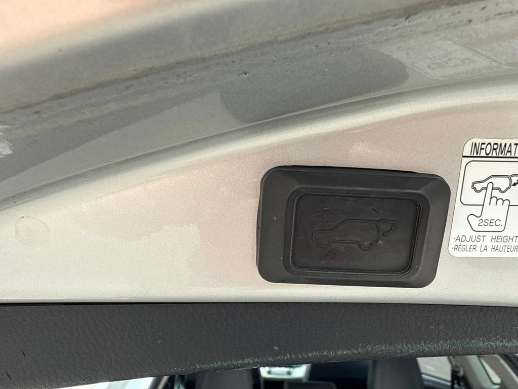 Used 2015 Toyota RAV4 Limited AWD/4WD image 8