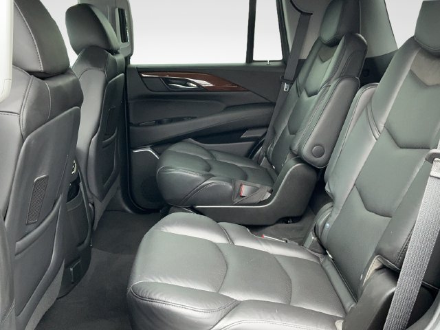 Used 2020 Cadillac Escalade Premium Luxury AWD/4WD image 17