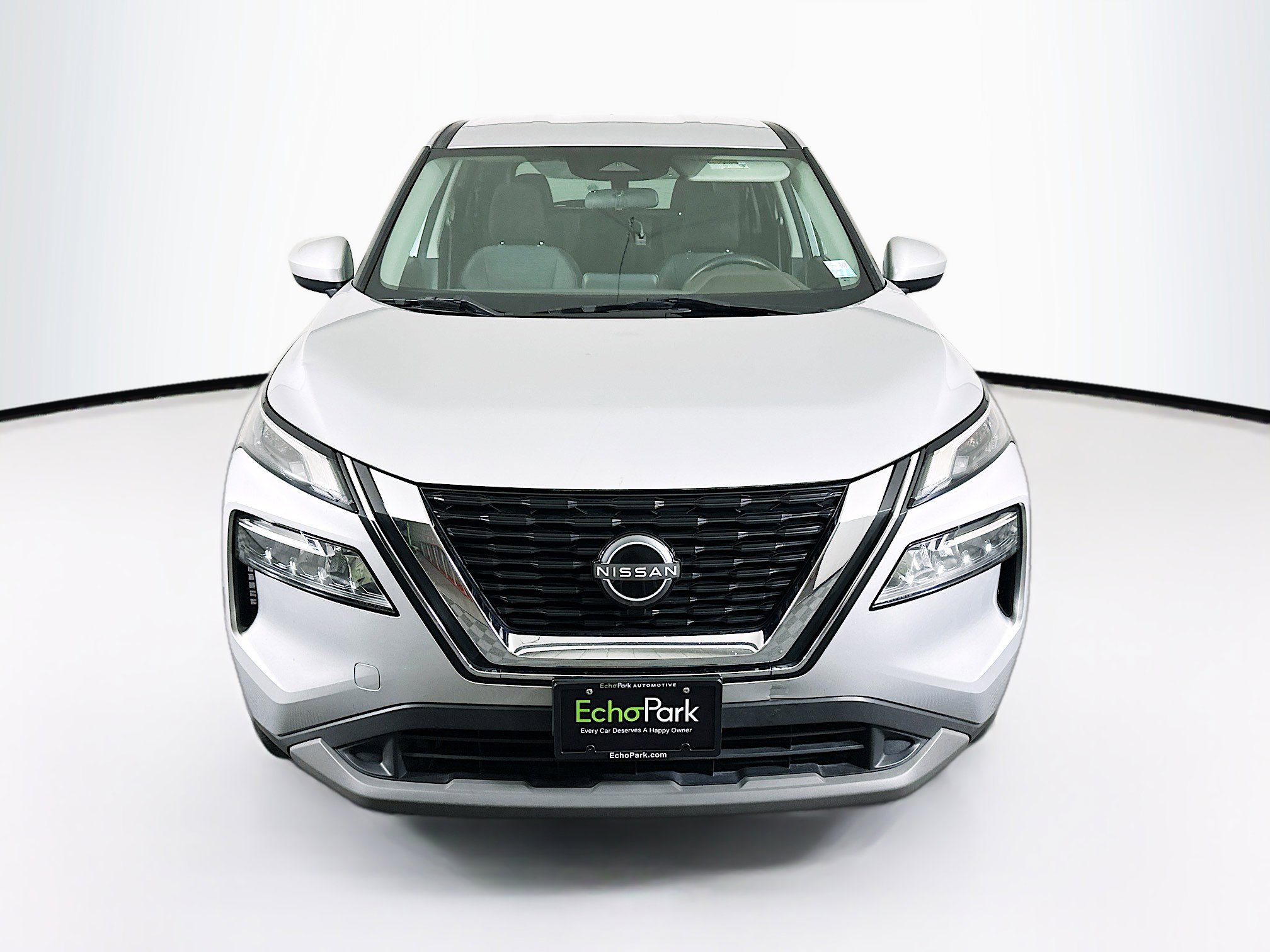 Used 2023 Nissan Rogue SV image 2