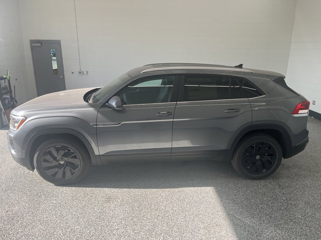 New 2025 Volkswagen Atlas Cross Sport SE image 2