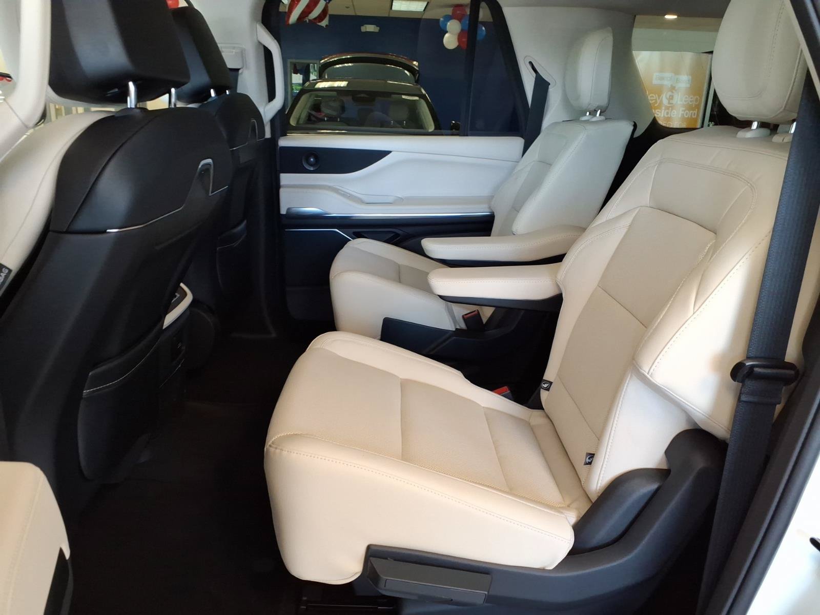 New 2027 Lincoln Navigator L Premier AWD/4WD image 6
