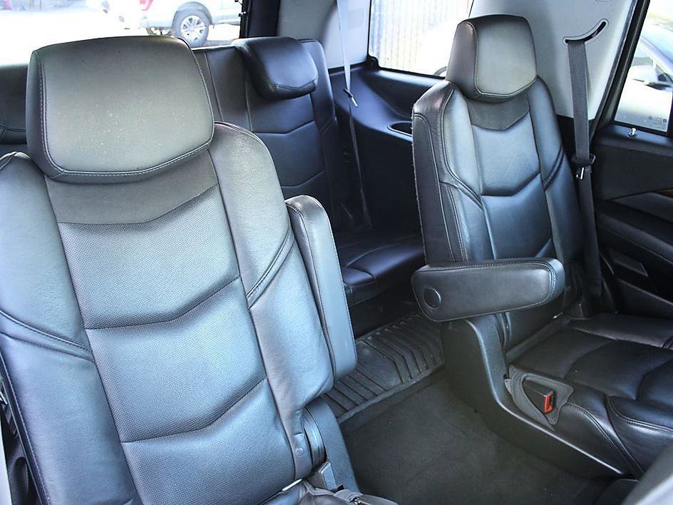 Used 2017 Cadillac Escalade Premium Luxury image 24