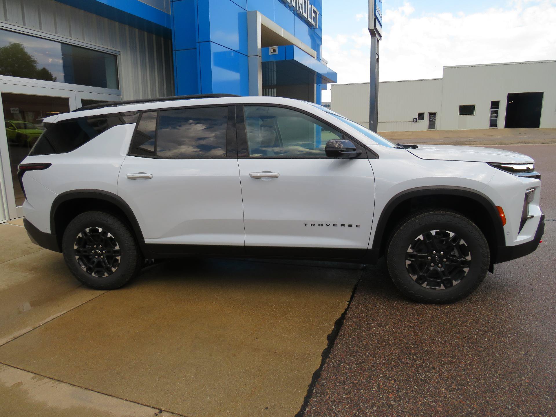 New 2027 Chevrolet Traverse Z71 w/ Enhanced Driving Package AWD/4WD image 14