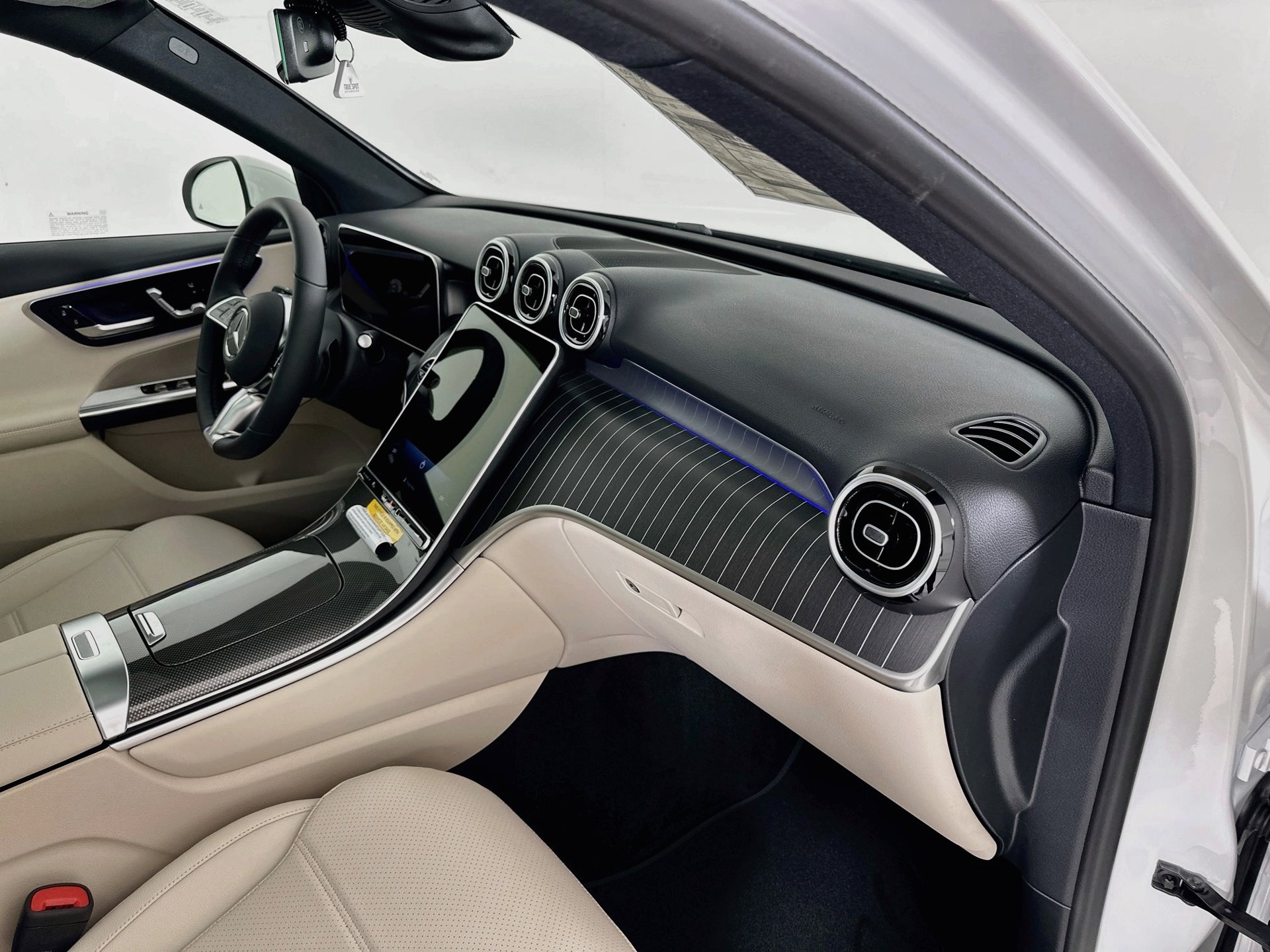 New 2027 Mercedes-Benz GLC 300 4MATIC image 32