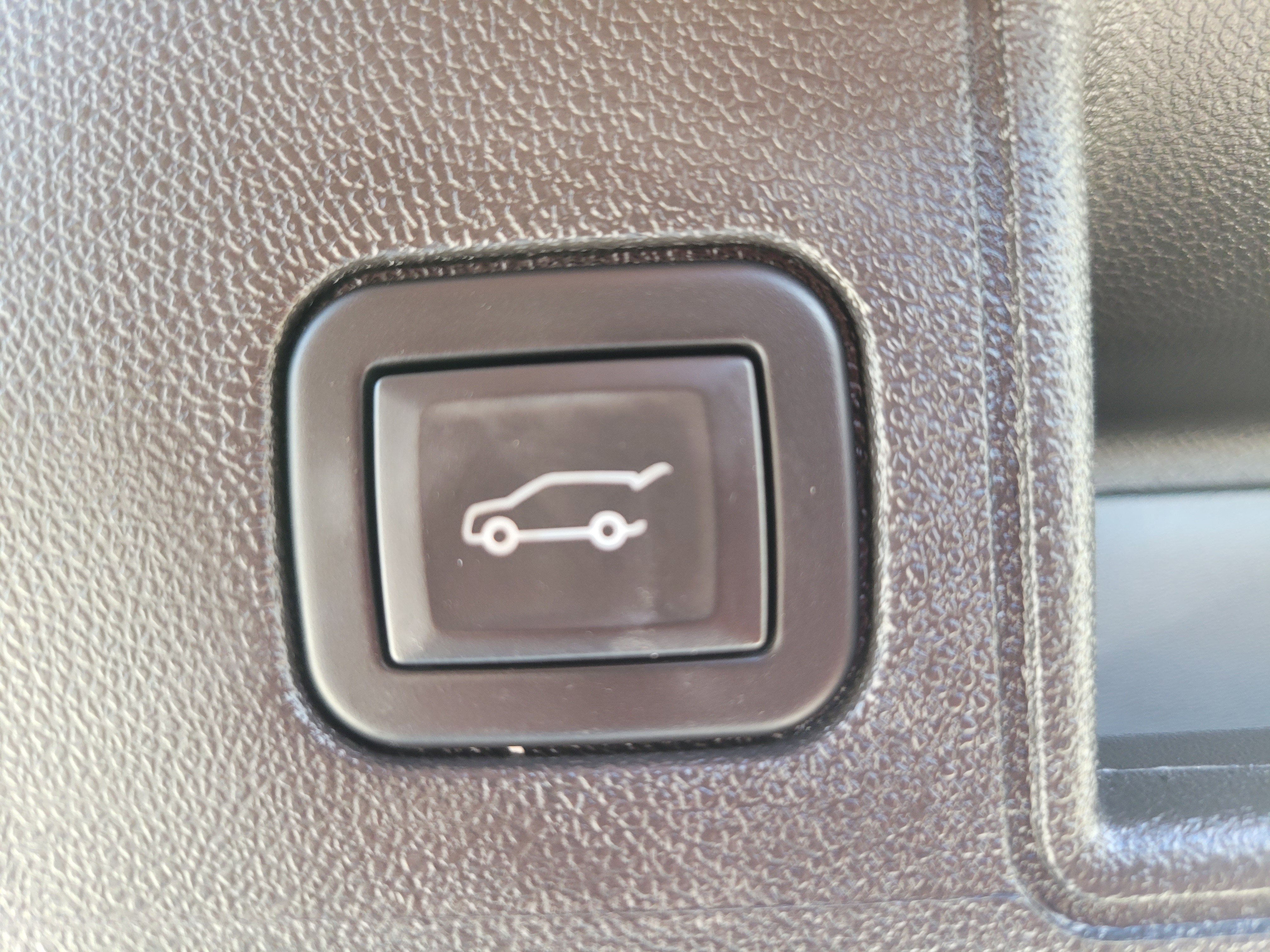 Used 2024 GMC Terrain SLT image 29