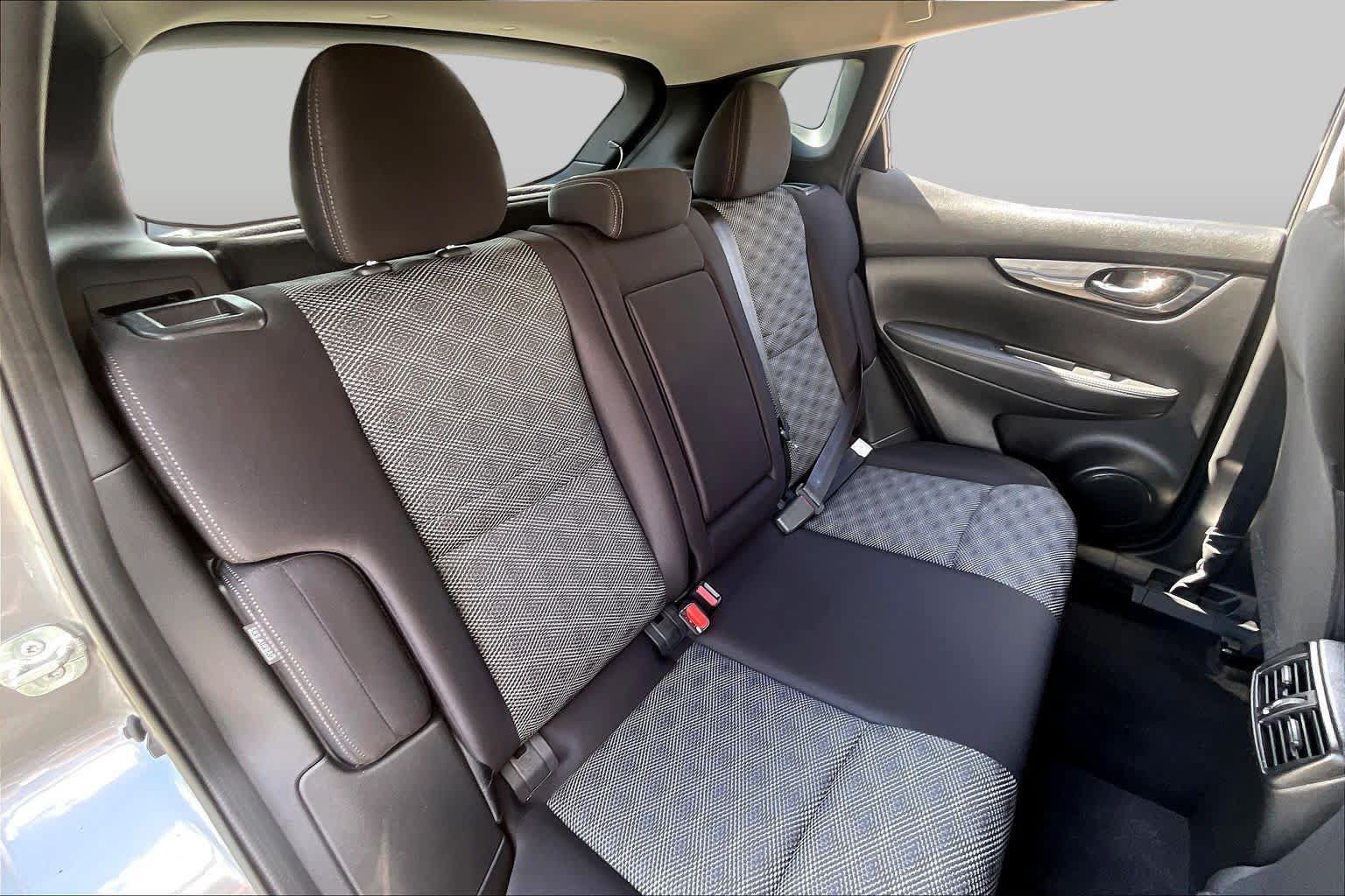 Used 2020 Nissan Rogue Sport SV FWD image 18