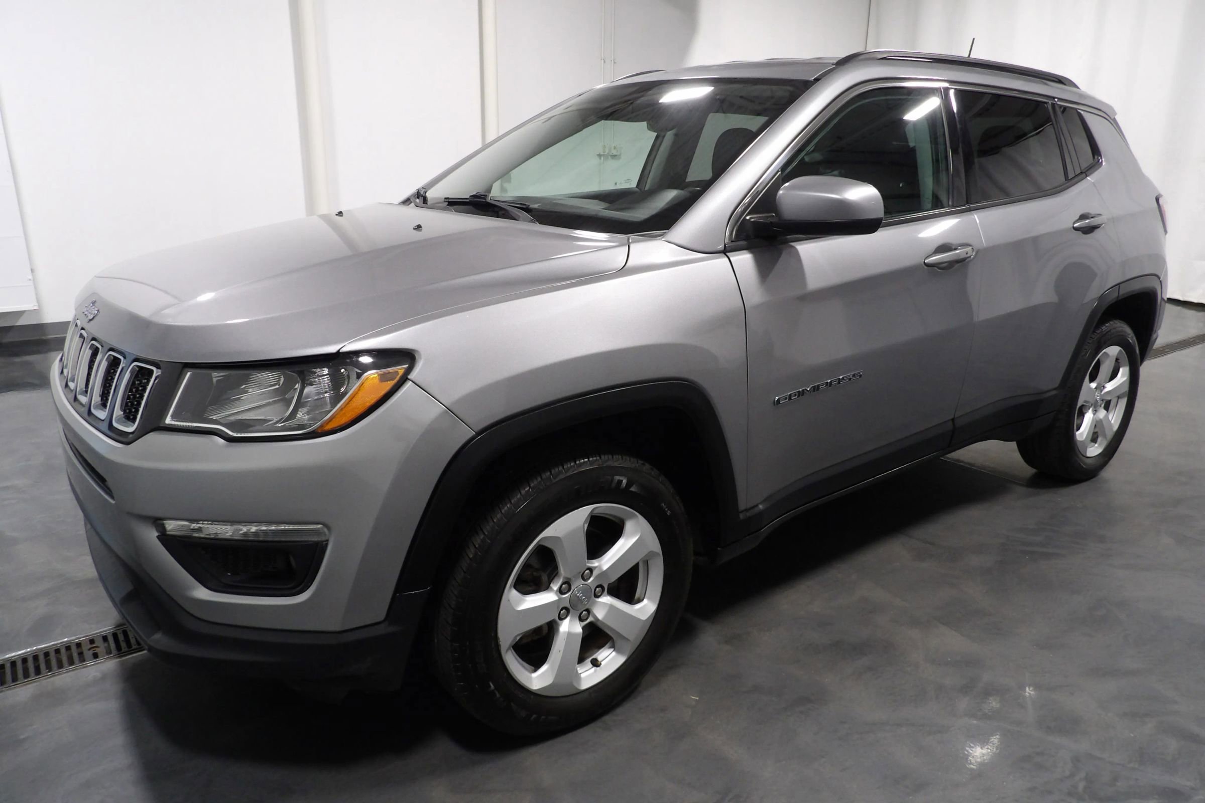 Used 2018 Jeep Compass Latitude w/ Popular Equipment Group AWD/4WD image 4