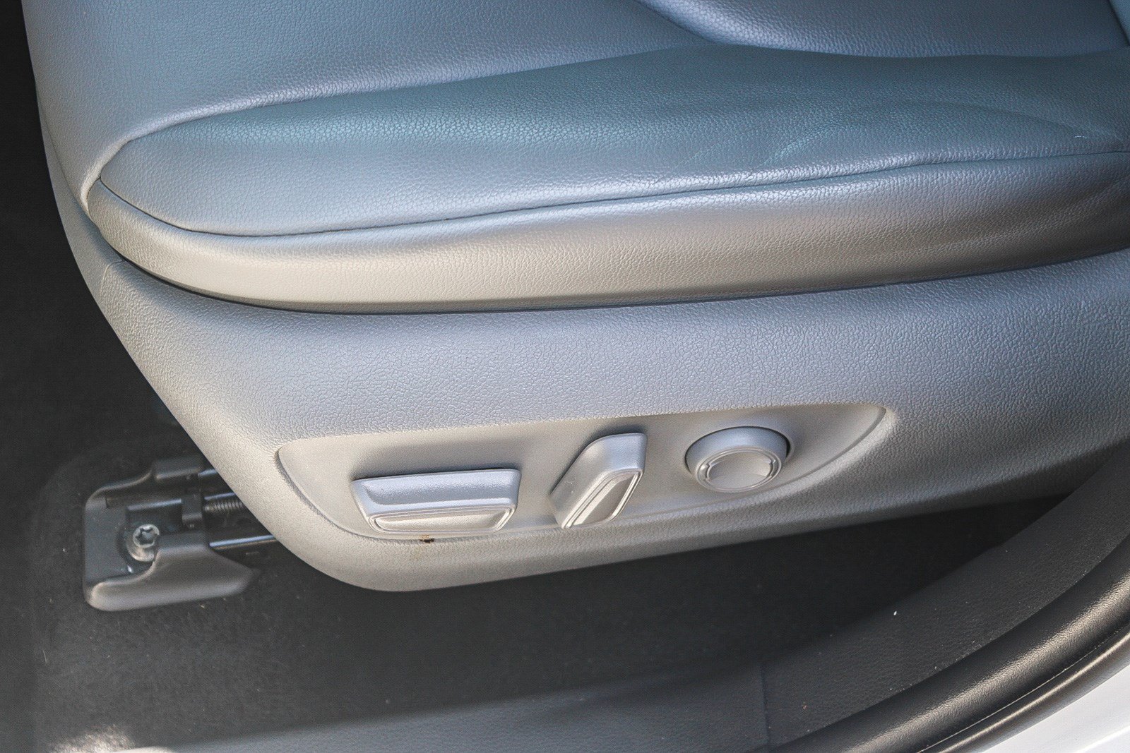 Used 2022 Toyota Highlander XLE FWD image 22